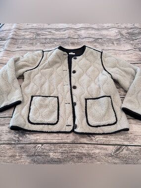 J. Jill Cream Sherpa Quilted Jacket with Black Trim Size Medium
